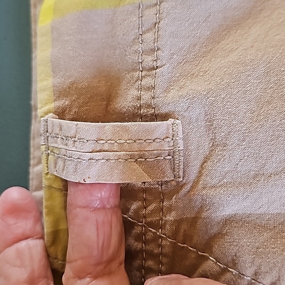 Old Nave women's shorts. Yellow and tan. 4 pockets. Size 8 good used condition. - Picture 8 of 10